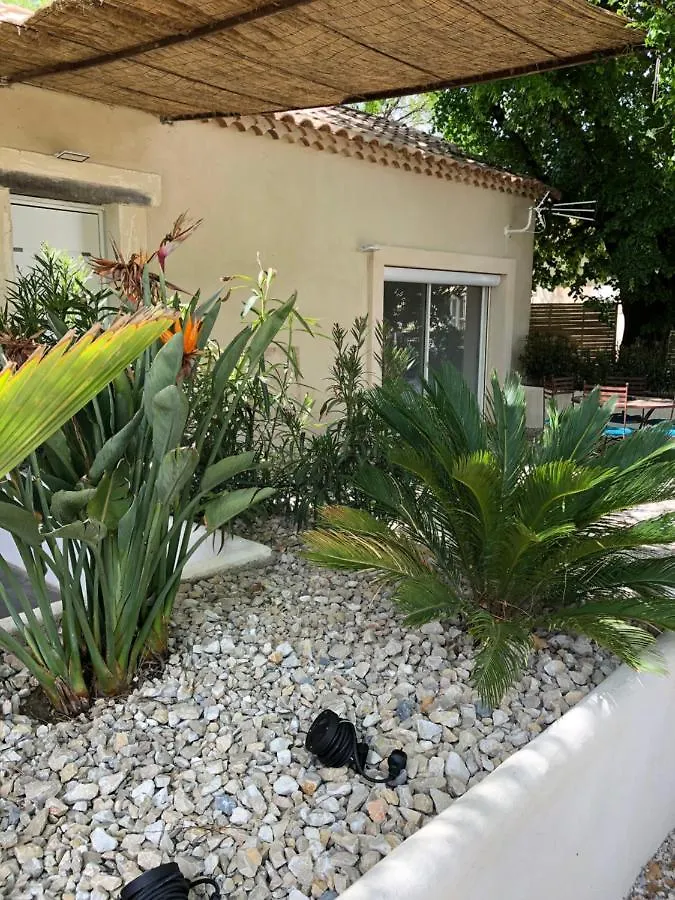gite au Mas pommier Arles 0*,